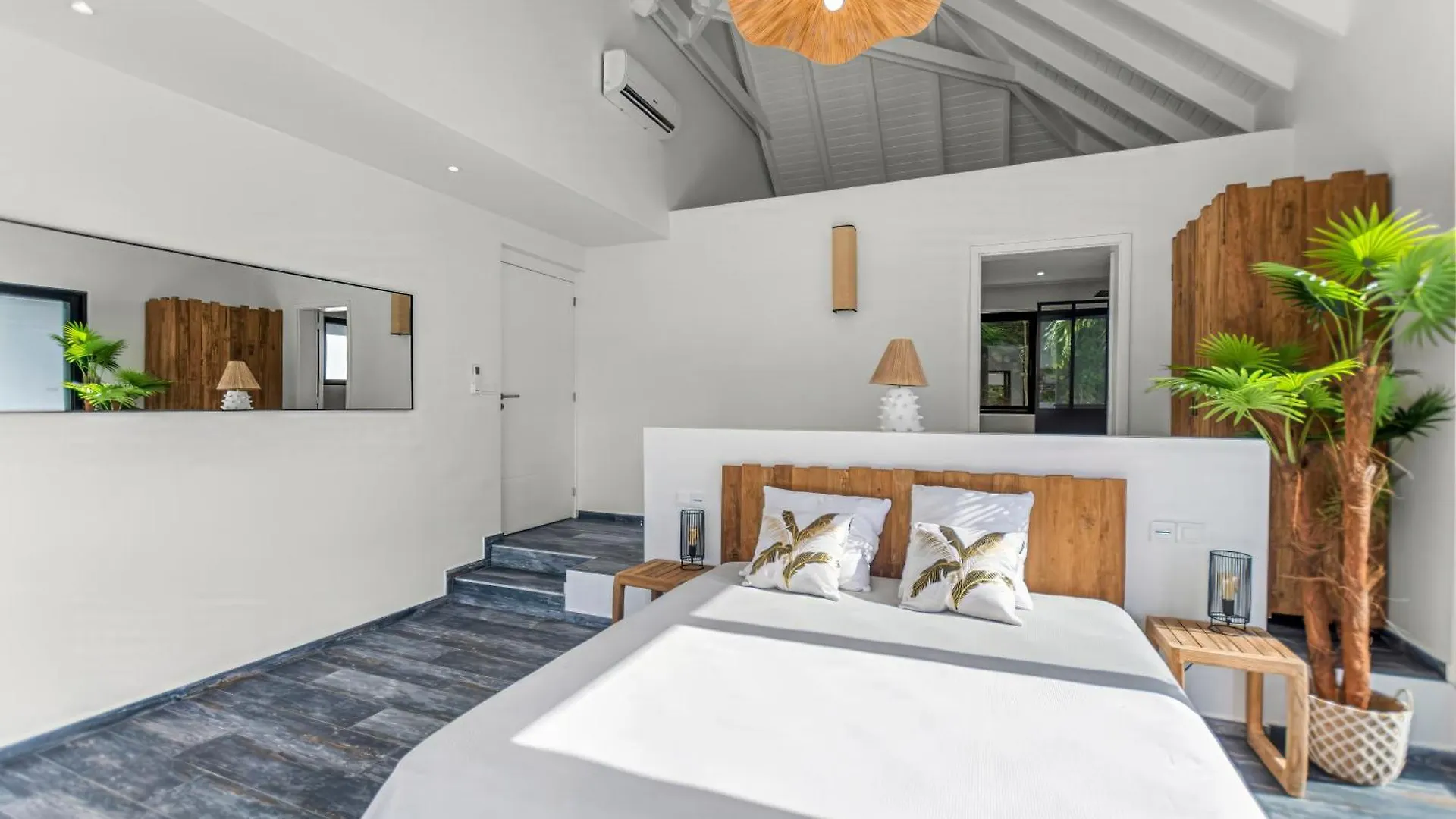 Villa Prestigieuse Avec Vue Spectaculaire Sur L Anse Marcel